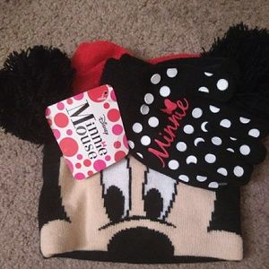 NWT minnie mouse hat and mittens and slippers!!